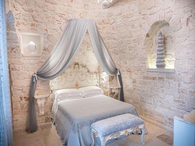 Romantic Trulli image