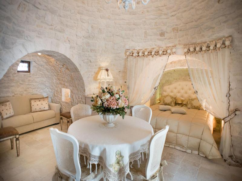 Romantic Trulli image