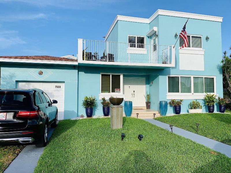 Blue House image