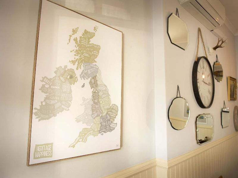 The Royal Oak Hotel image