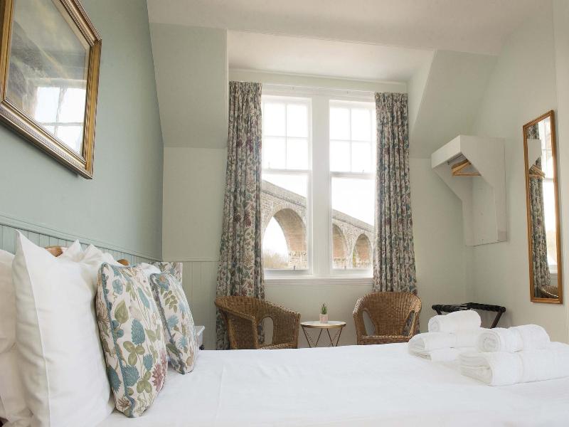 The Royal Oak Hotel image