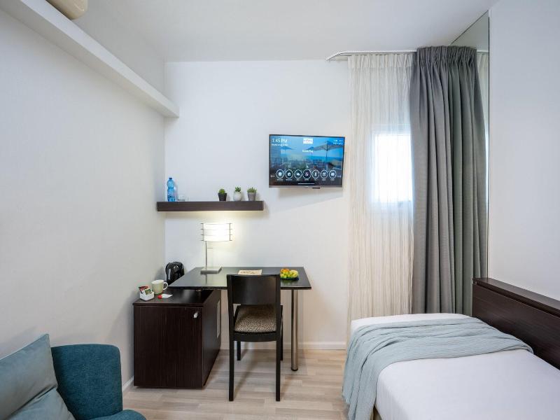 Maxim Hotel Tel Aviv image
