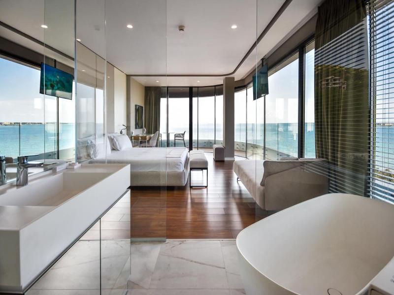 Yacht Hotel image