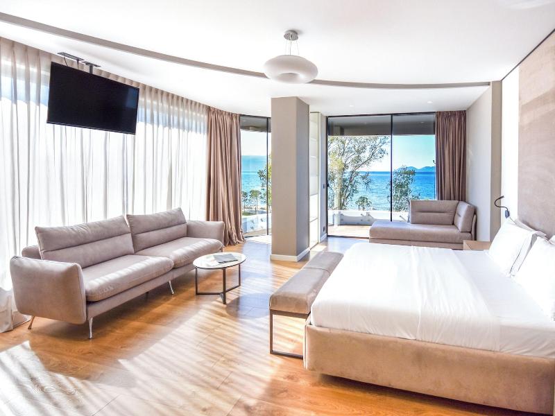 Yacht Hotel image