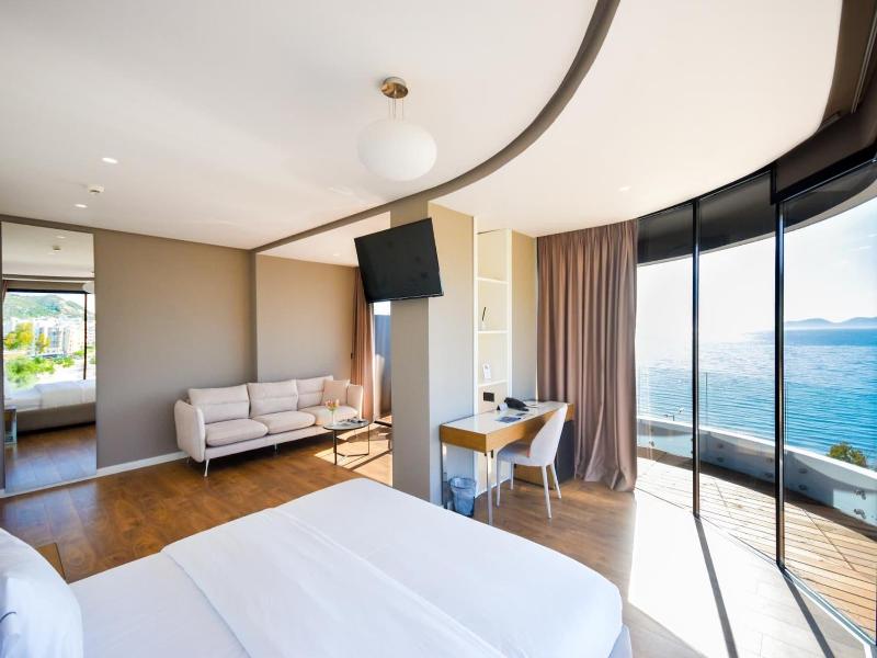Yacht Hotel image
