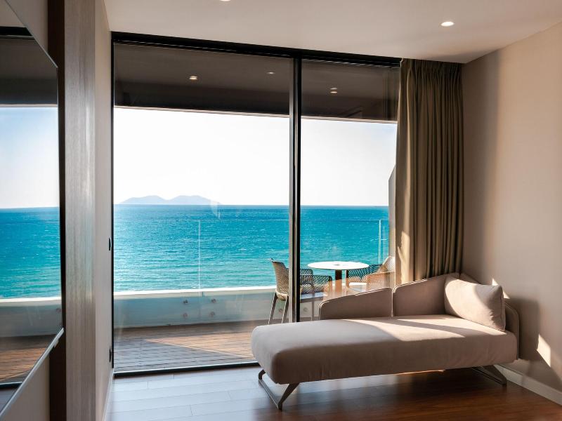 Yacht Hotel image