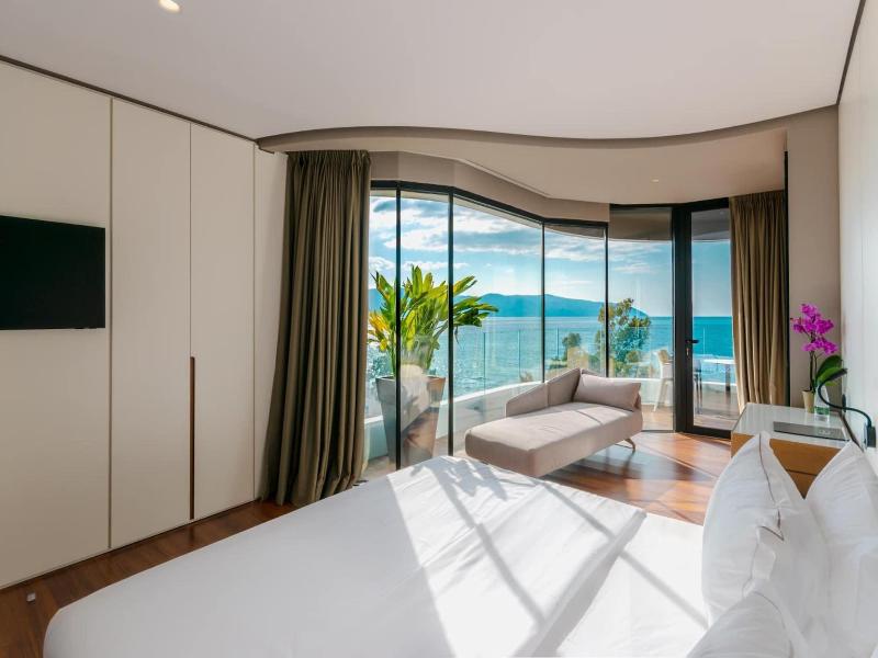 Yacht Hotel image