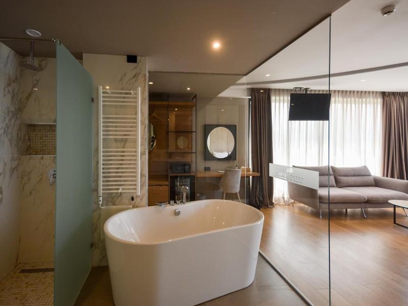 Yacht Hotel image