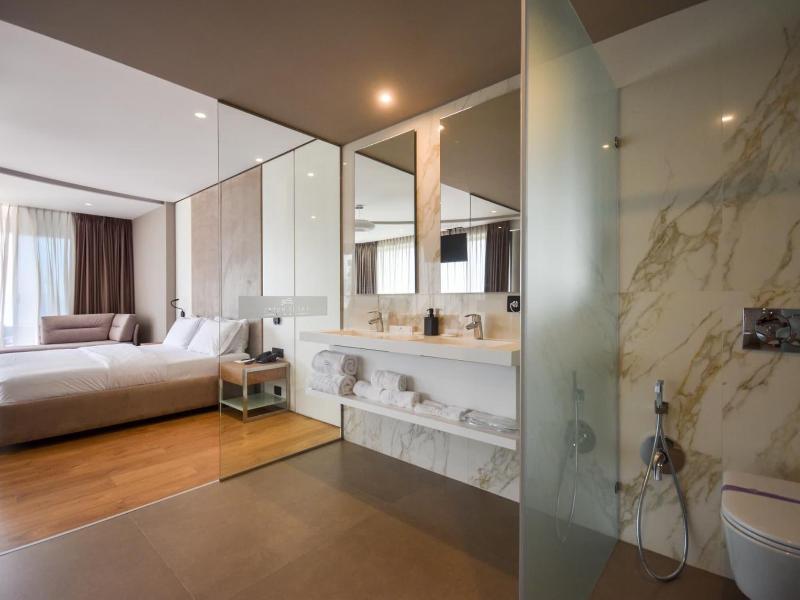 Yacht Hotel image
