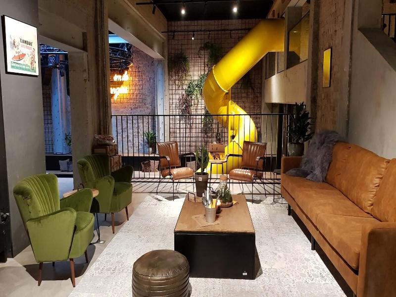 Upstairs Hotel image