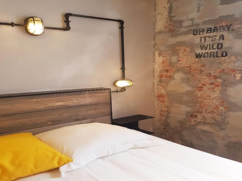 Upstairs Hotel image