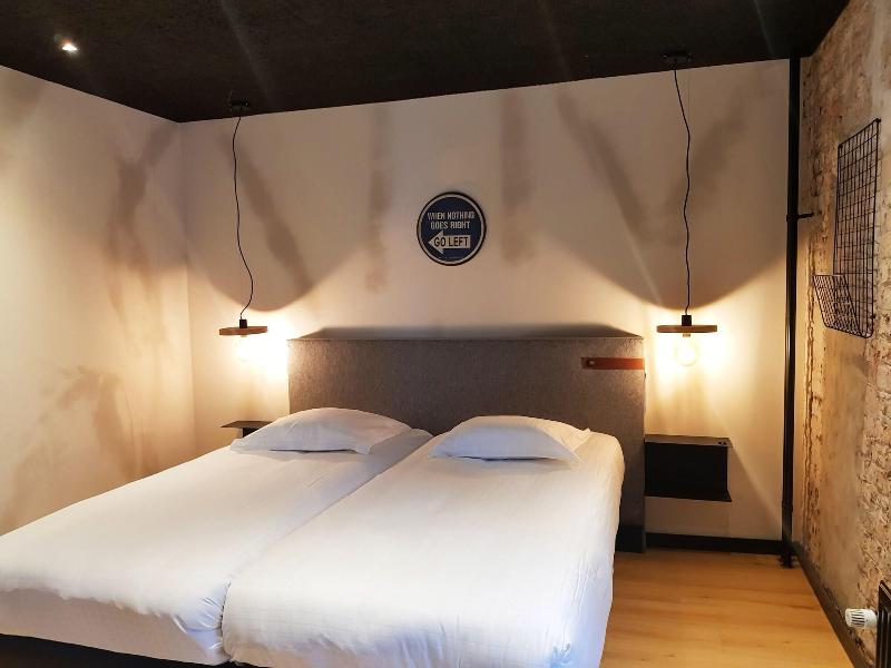 Upstairs Hotel image