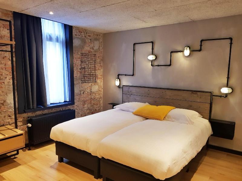 Upstairs Hotel image