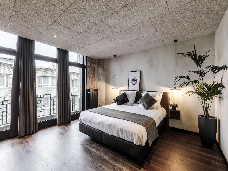 Upstairs Hotel image