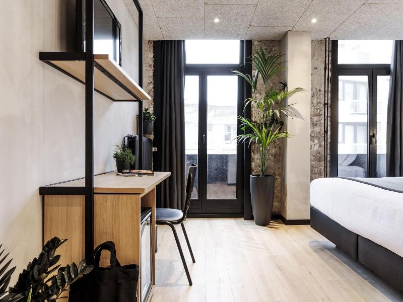 Upstairs Hotel image