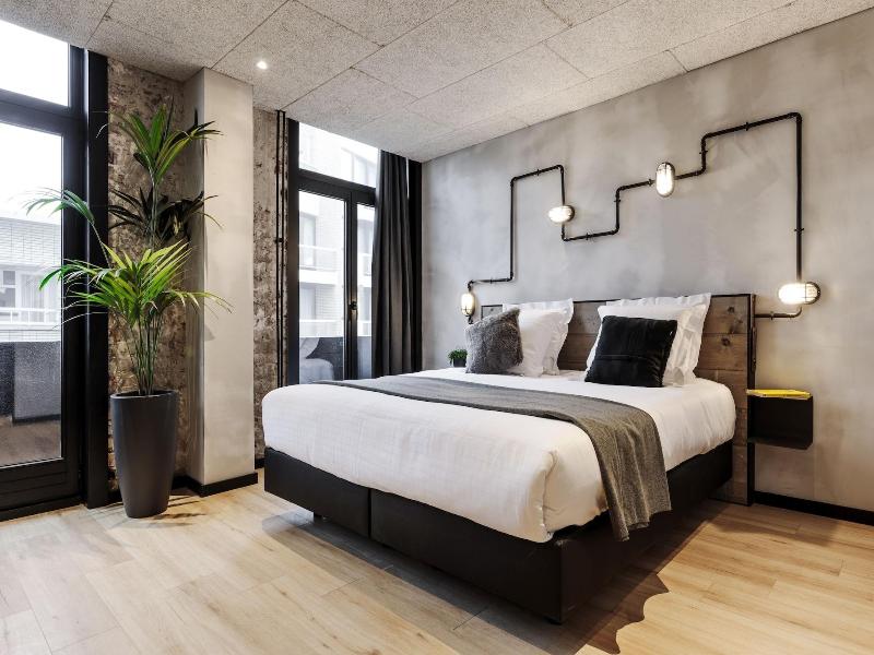 Upstairs Hotel image