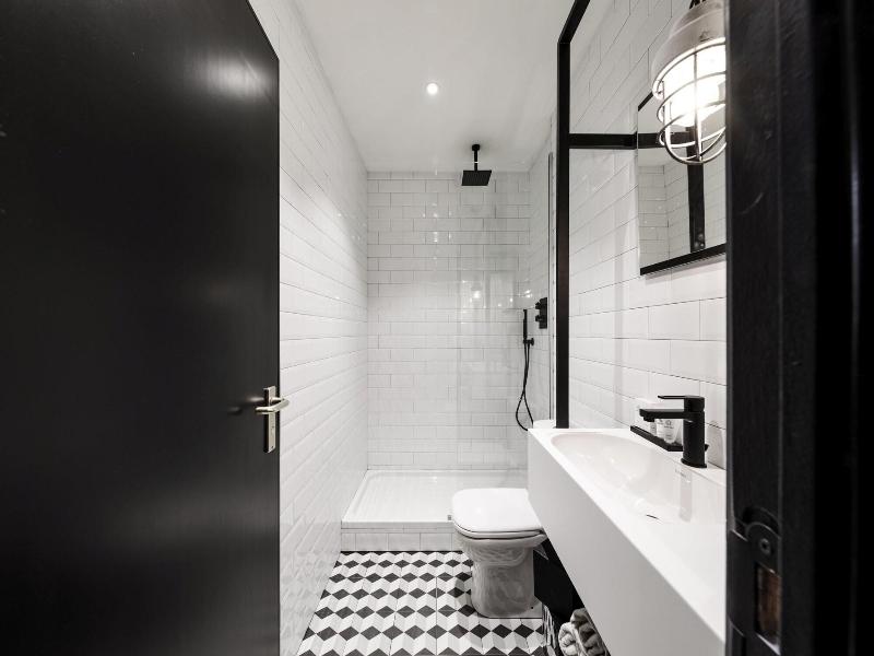 Upstairs Hotel image