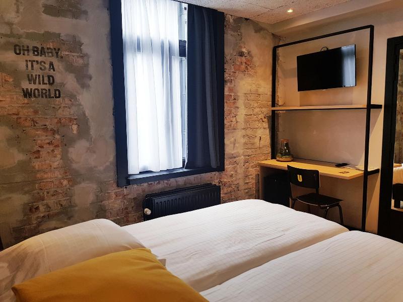 Upstairs Hotel image
