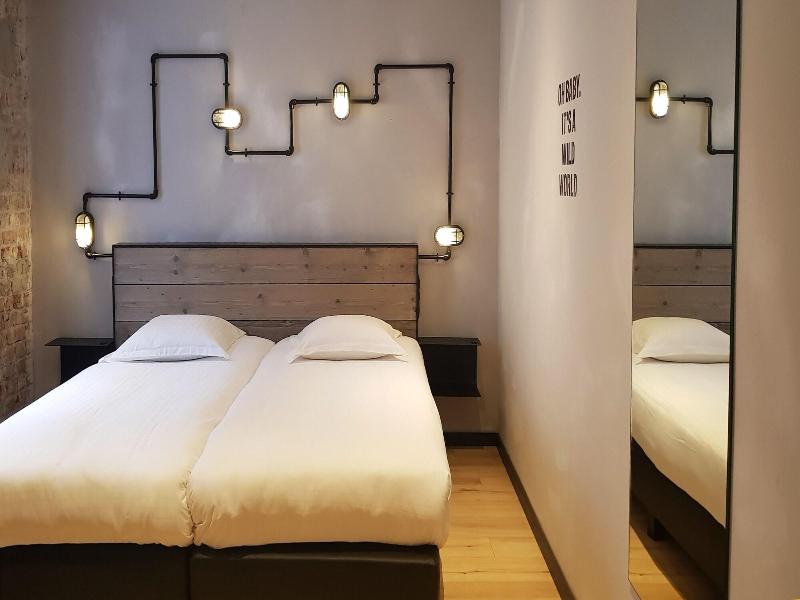 Upstairs Hotel image