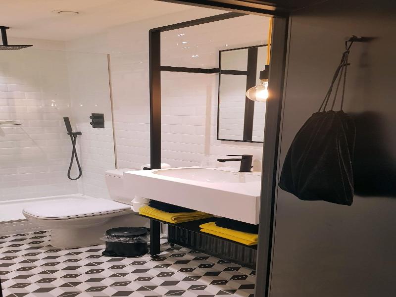 Upstairs Hotel image