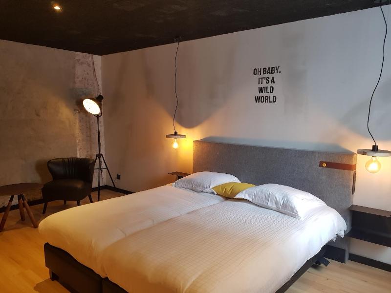 Upstairs Hotel image