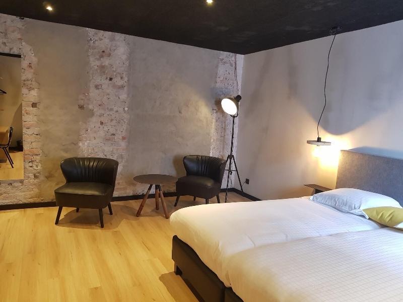 Upstairs Hotel image