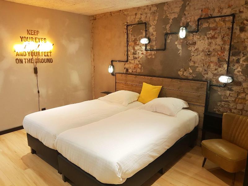 Upstairs Hotel image
