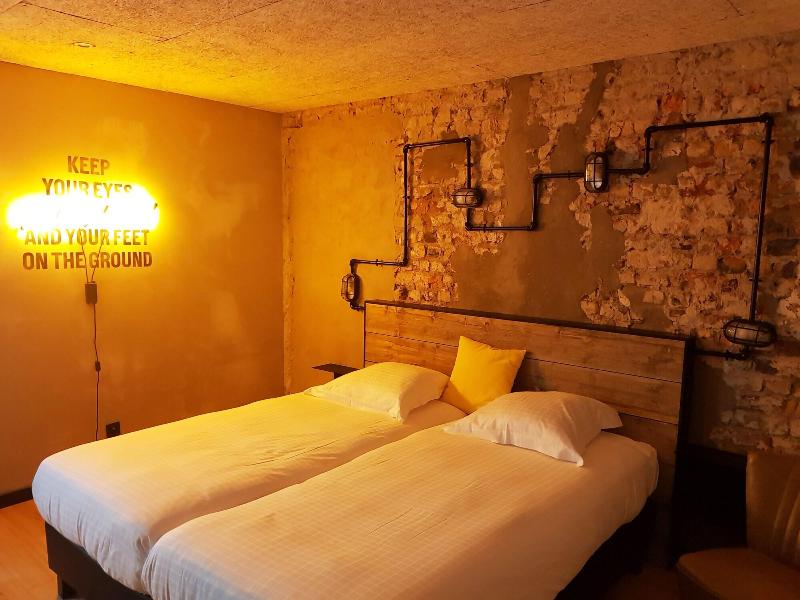 Upstairs Hotel image