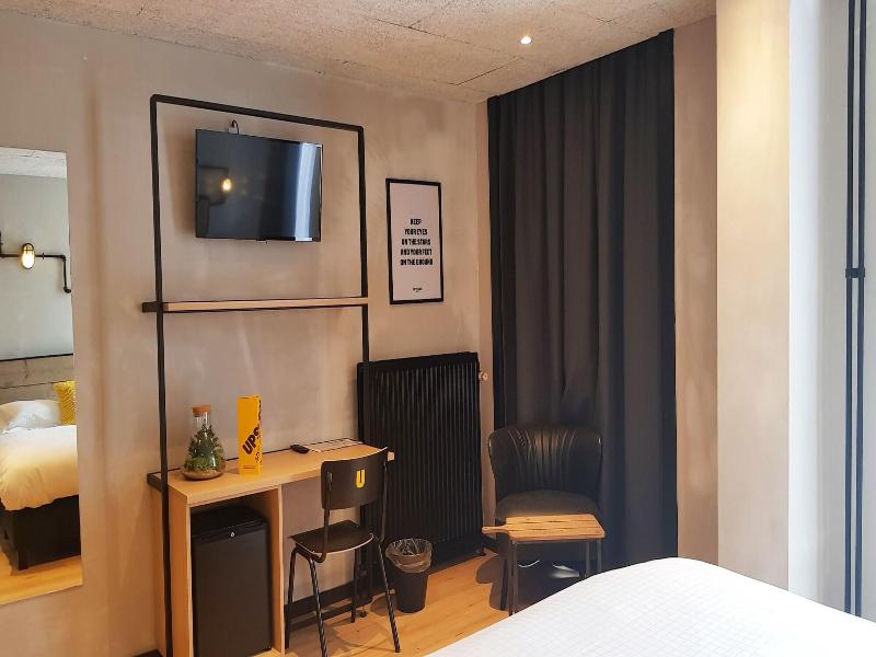 Upstairs Hotel image