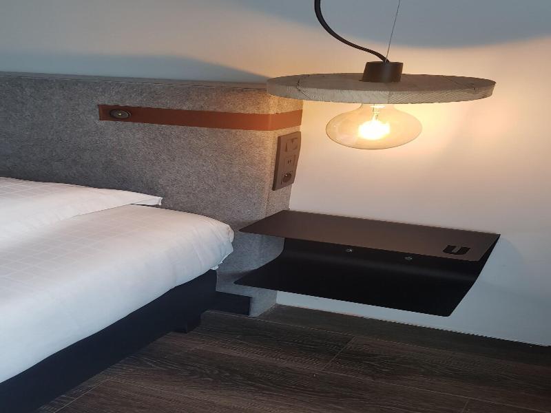Upstairs Hotel image