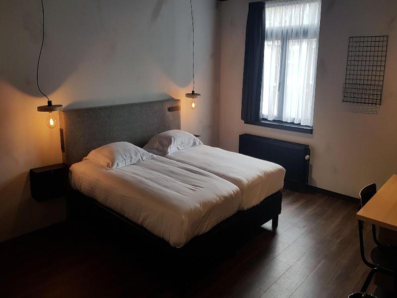 Upstairs Hotel image