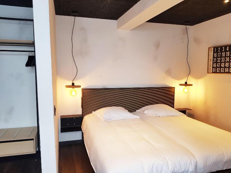 Upstairs Hotel image