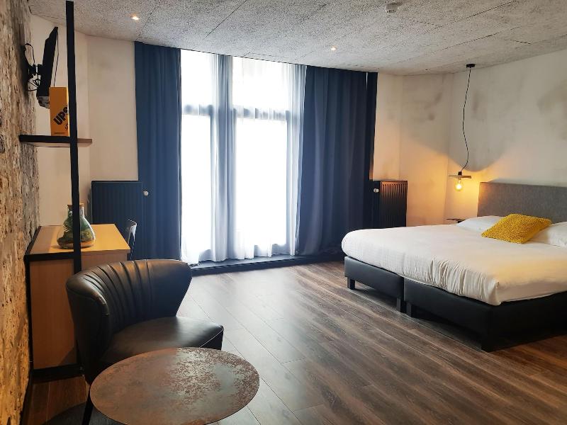 Upstairs Hotel image