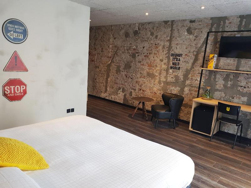 Upstairs Hotel image
