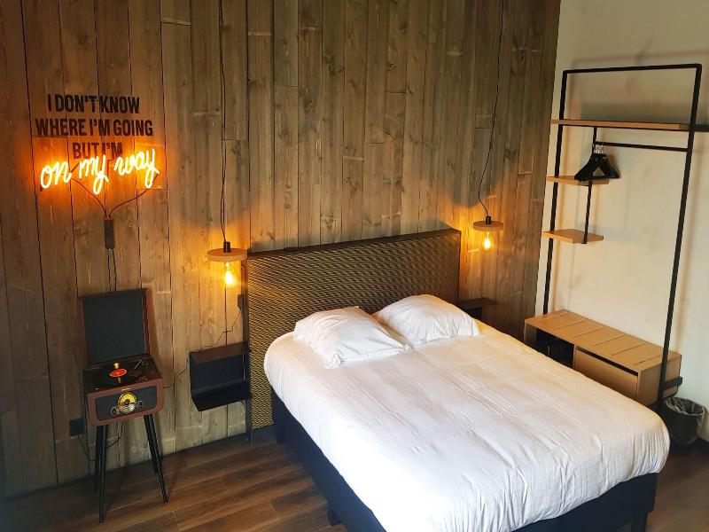 Upstairs Hotel image