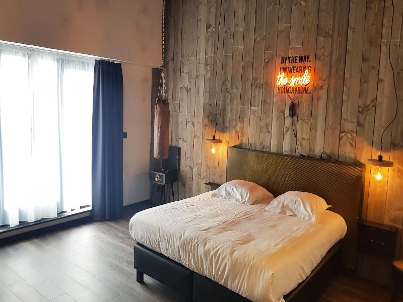 Upstairs Hotel image