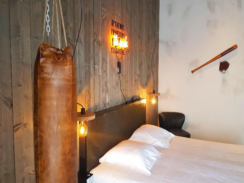 Upstairs Hotel image