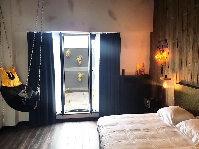 Upstairs Hotel image
