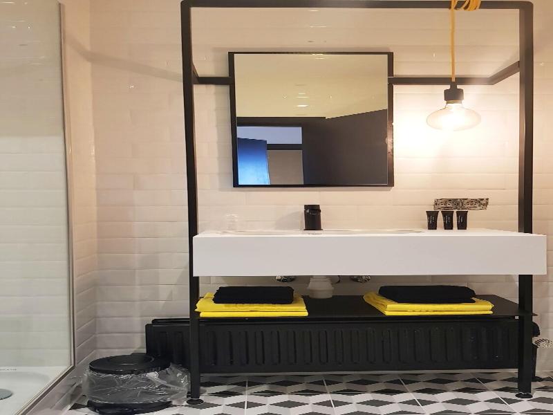 Upstairs Hotel image