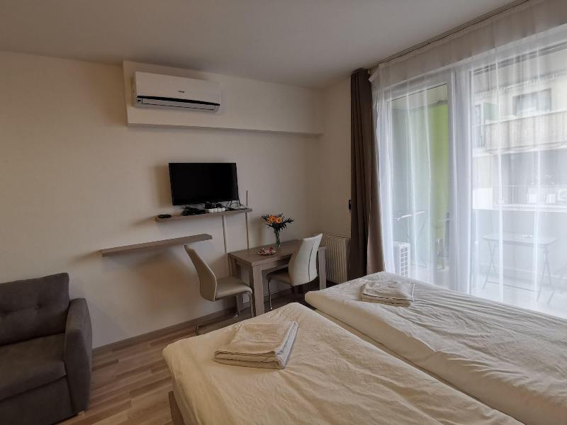 Corvin Holiday Apartment Hotel image