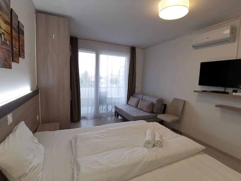 Corvin Holiday Apartment Hotel image