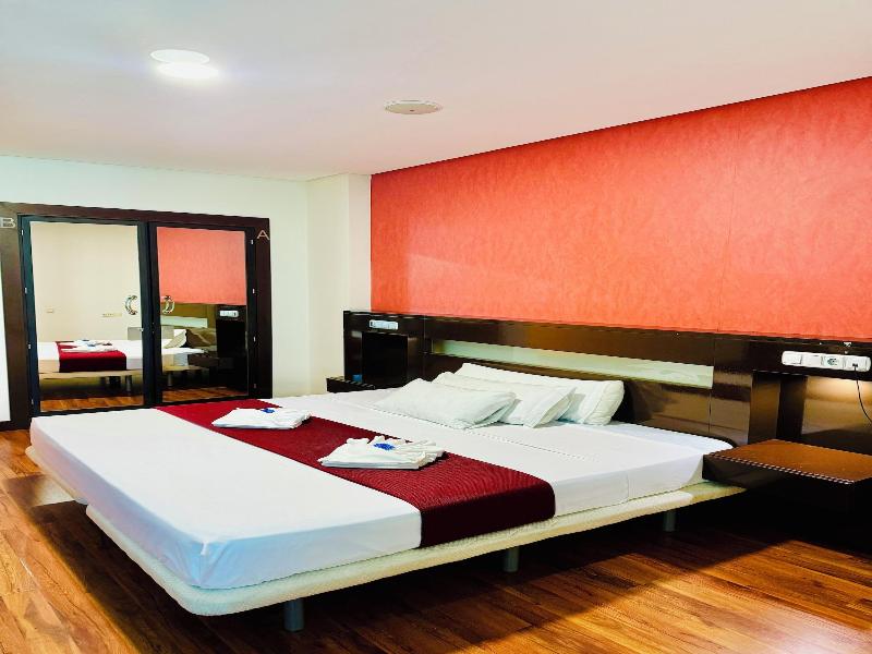 Hotel La Cantuena image