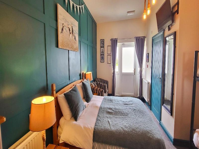 The Ring Pub Bed And Breakfast image