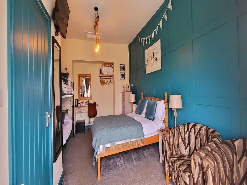 The Ring Pub Bed And Breakfast image