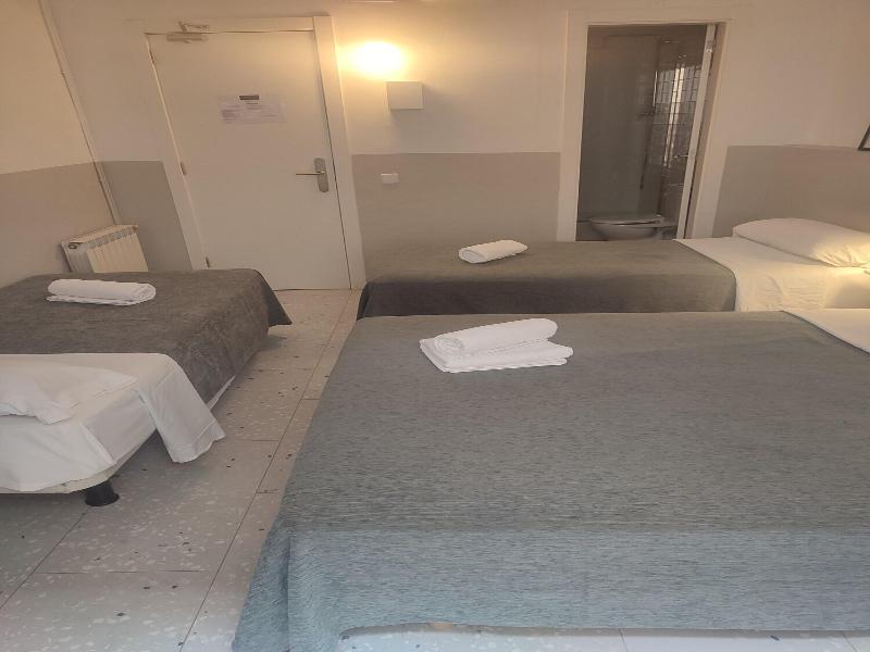 Hostal Hera image
