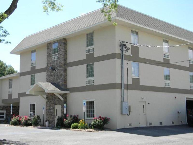 Gamble Farm Inn And Suites