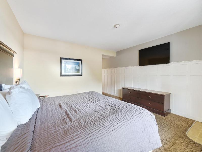 Kelleys Island Venture Resort image