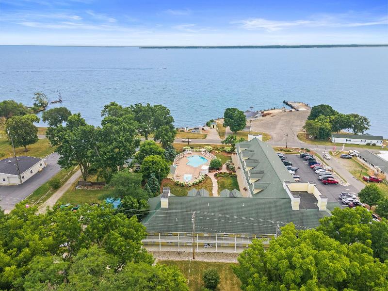 Kelleys Island Venture Resort image