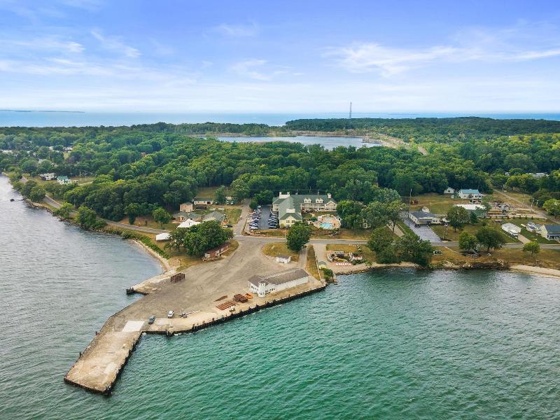 Kelleys Island Venture Resort image