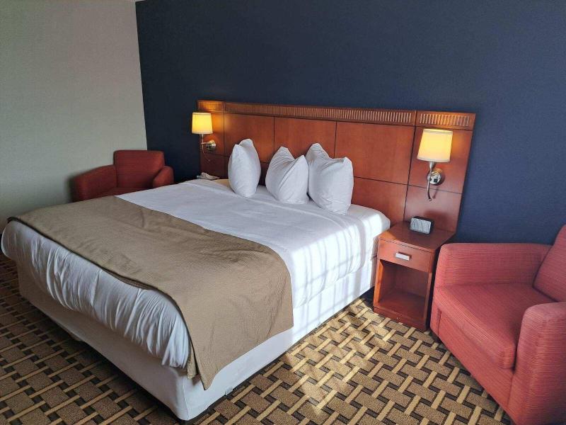 Crossroads Hotel 5